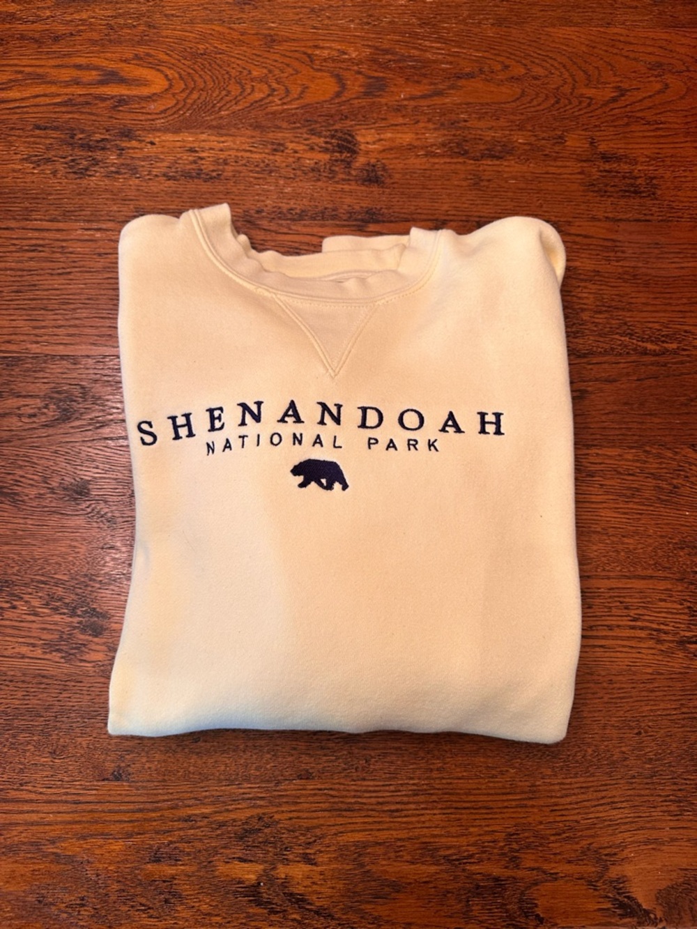Shenandoah National Park 
Women's soft yellow 
crewneck sweatshirt